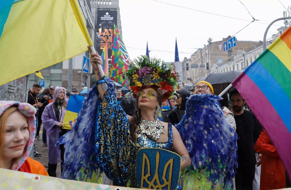 В Венгрии едко пошутили над Украиной из-за фестиваля ЛГБТ*-кино в Киеве: «Вот за что погиб миллион украинцев»
