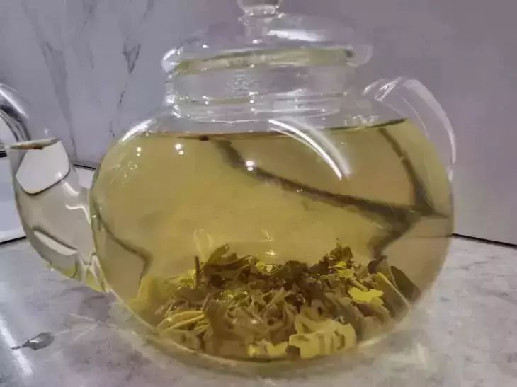 Ваш утренний чай горячее 60°C: что об этом говорят врачи и как избежать ошибок