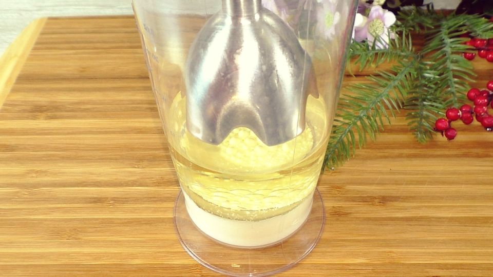 Новый взгляд на классический соус: домашний майонез без яиц за минуту