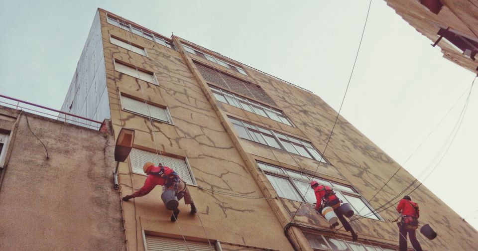 Управляющая компания может требовать компенсацию за старые дефекты от предшественников