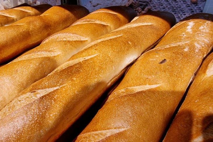 Как сделать вкусные сухарики из багета в духовке: простой рецепт и вариации специй