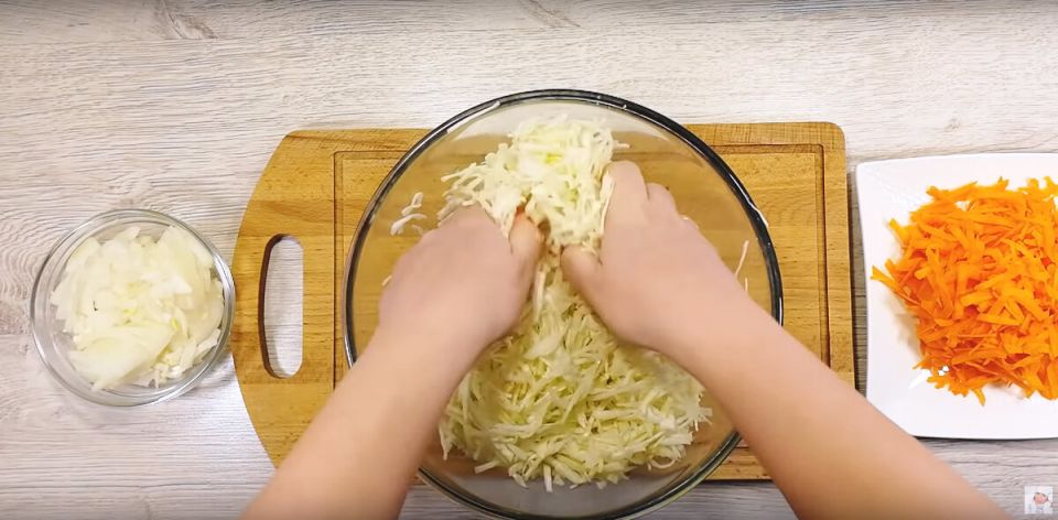 Легкий капустный пирог: простой рецепт с ярким вкусом