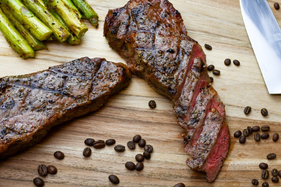 Как кофе превращает маринад в глубину вкуса и сияющую корочку на мясе