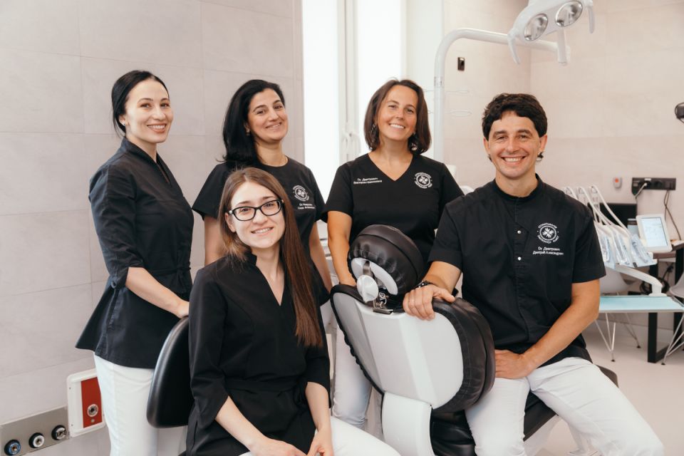 Смыслы ухода за зубами: почему полезна ежегодная чистка профессиональная