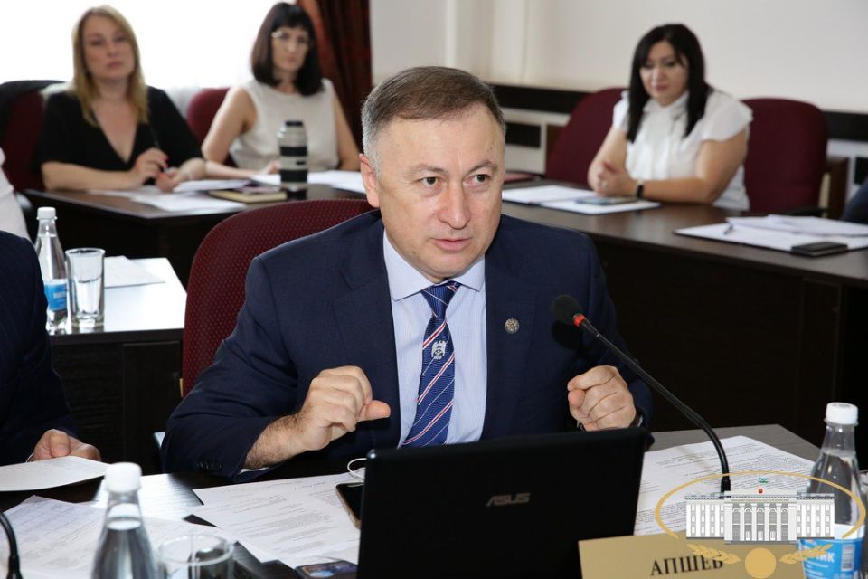 В ходе заседания президиума Парламента КБР рассмотрены проекты законов КБР