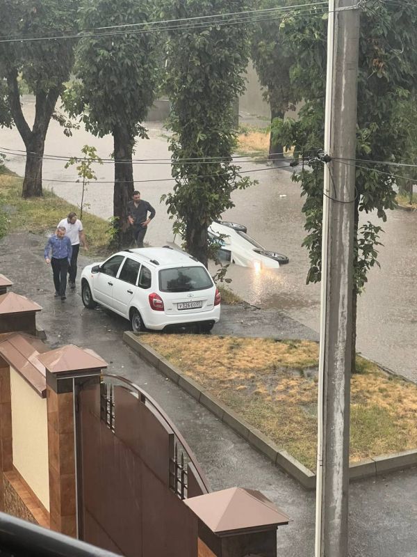 Глядя на кадры из Нальчика, понимаешь, что владельцы машин в Москве вчера еще легко отделались