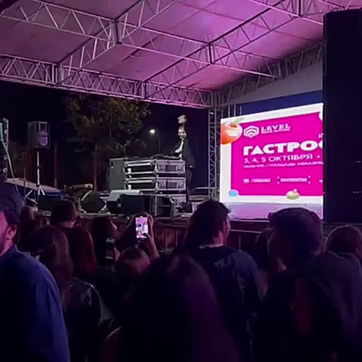             !    ,   ,        