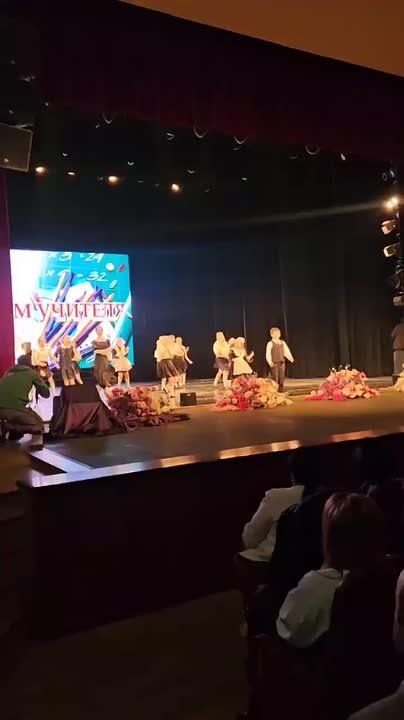        ,   !    -   