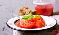 Сохраняя летний вкус: популярные помидоры в собственном соку