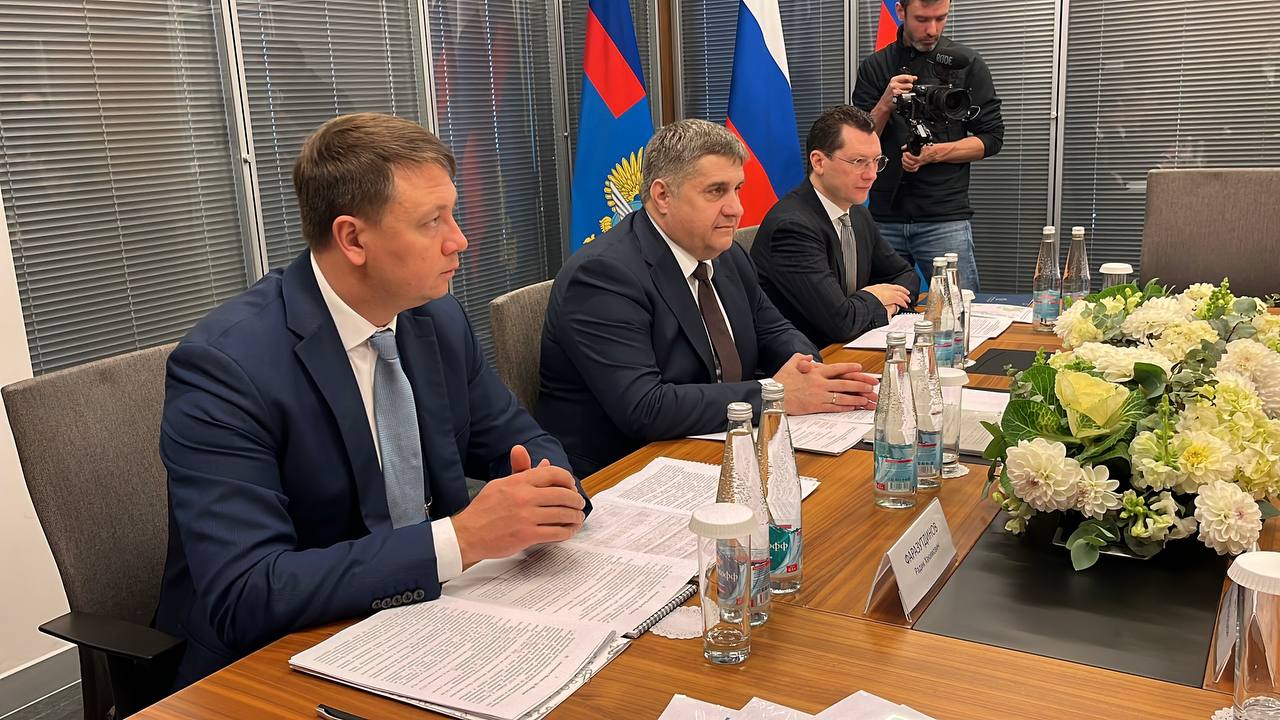 Сегодня Глава КБР Казбек Коков находился на площадке выставочного центра «МинводыЭКСПО», где проходит XII Международная специализированная выставка «Дорога 2025»