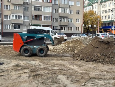 В Нальчике продолжается благоустройство площади на улице Кешокова