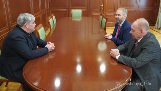 Глава КБР Казбек Коков провел рабочую встречу с заместителем Министра культуры России Андреем Малышевым, который приехал в Нальчик с рабочим визитом по случаю 35-летия Северо-Кавказского государственного института искусств