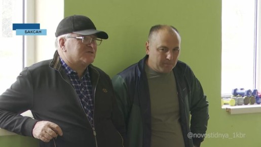 Воспитанников отделения бокса спортивной школы олимпийского резерва в Баксане посетили представители тренерского штаба юниорской сборной России по боксу, которые пообщались с ребятами и поделились полезными советами