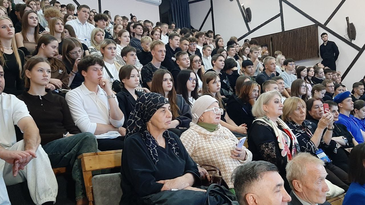 В эльбрусском учебно-научном центре КБГУ им. Х. М. Бербекова проходят пленарные заседания и академические доклады научно-практической конференции с международным участием "Единство народа, победившее в Великой Отечественной... В эльбрусском учебно-научном центре КБГУ им. Х. М. Бербекова проходят пленарные заседания и академические доклады научно-практической конференции с международным участием "Единство народа, победившее в Великой Отечественной...