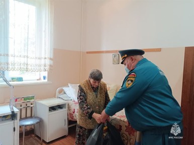 Сотрудники пожарно-спасательной части №11 посетили Центр социального обслуживания населения по Терскому району