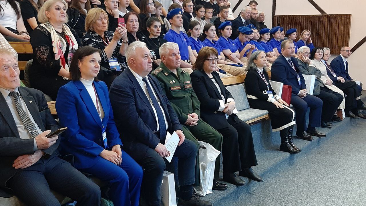 В эльбрусском учебно-научном центре КБГУ им. Х. М. Бербекова проходят пленарные заседания и академические доклады научно-практической конференции с международным участием "Единство народа, победившее в Великой Отечественной... В эльбрусском учебно-научном центре КБГУ им. Х. М. Бербекова проходят пленарные заседания и академические доклады научно-практической конференции с международным участием "Единство народа, победившее в Великой Отечественной...