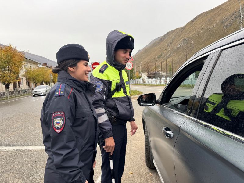 В День автомобилиста на дорогах Кабардино-Балкарии состоялась акция «Вместе за безопасность» В День автомобилиста на дорогах Кабардино-Балкарии состоялась акция «Вместе за безопасность»