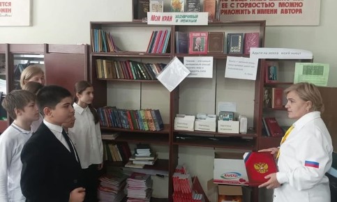 Работники школ Терского муниципального района организовали выставки, посвященные 30-летию Избирательной комиссии КБР