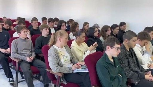 Рамазан Кужонов председатель Черекской ТИК провёл встречу с учащимися старших классов школы Кашхатау