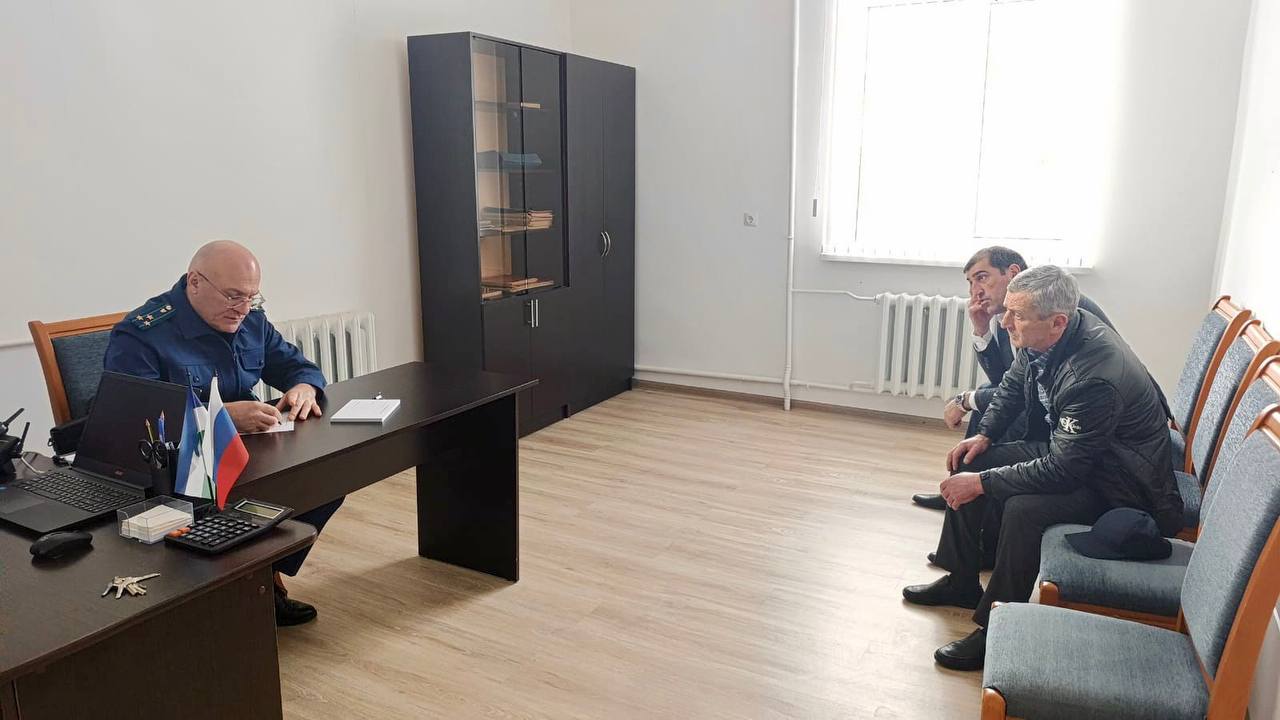 Прокурором Лескенского района Магомедом Каровым проведен личный прием граждан в сельских поселениях Ташлы-Тала, Верхний Лескен, Второй Лескен Лескенского муниципального района