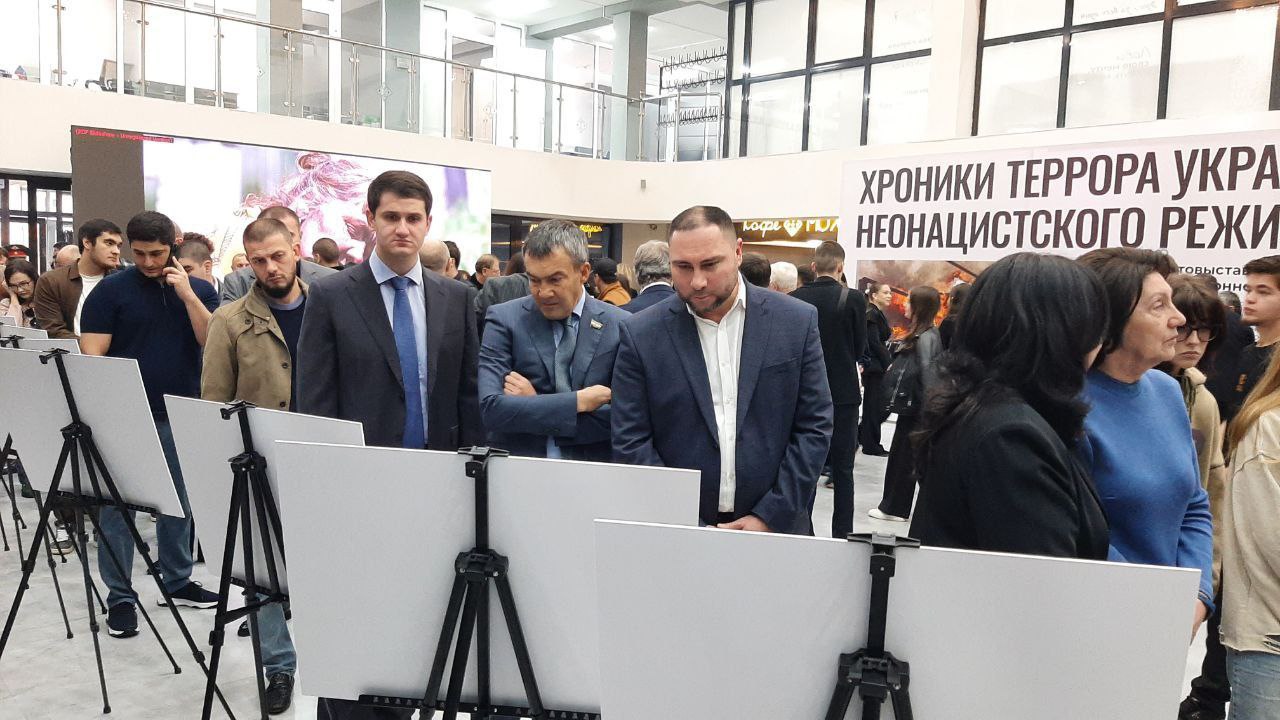В республиканском Доме молодёжи проходит открытие фотовыставки "Хроники террора украинского неонацистского режима" В республиканском Доме молодёжи проходит открытие фотовыставки "Хроники террора украинского неонацистского режима"