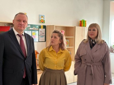 Сегодня в КБР под руководством заместителя полномочного представителя Президента РФ в СКФО Андрея Шабалина работает мобильная приемная РФ