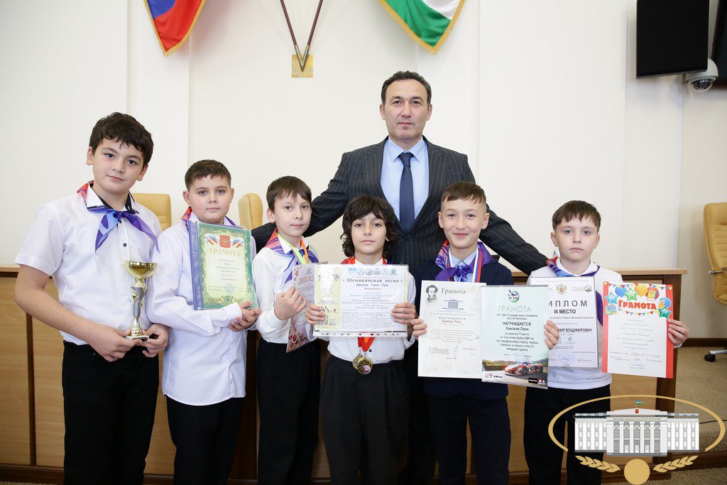 В рамках проекта "Государственный час" депутаты законодательного органа республики встретились с учащимися МКОУ "Средняя общеобразовательная школа № 6 с углублённым изучением отдельных предметов" г. Нальчика В рамках проекта "Государственный час" депутаты законодательного органа республики встретились с учащимися МКОУ "Средняя общеобразовательная школа № 6 с углублённым изучением отдельных предметов" г. Нальчика