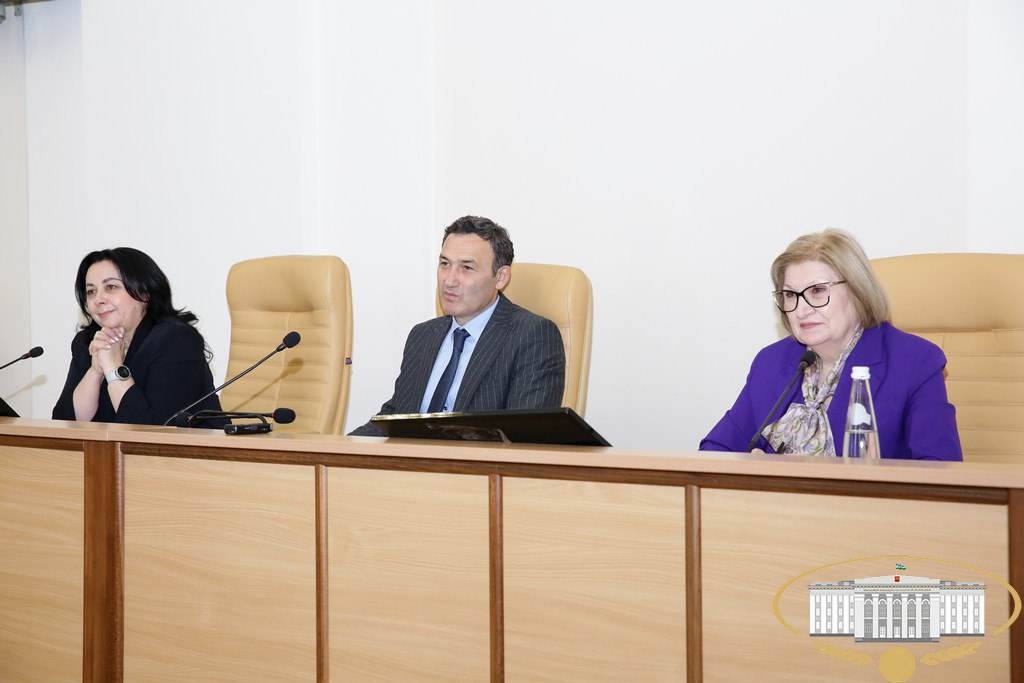 В рамках проекта "Государственный час" депутаты законодательного органа республики встретились с учащимися МКОУ "Средняя общеобразовательная школа № 6 с углублённым изучением отдельных предметов" г. Нальчика В рамках проекта "Государственный час" депутаты законодательного органа республики встретились с учащимися МКОУ "Средняя общеобразовательная школа № 6 с углублённым изучением отдельных предметов" г. Нальчика