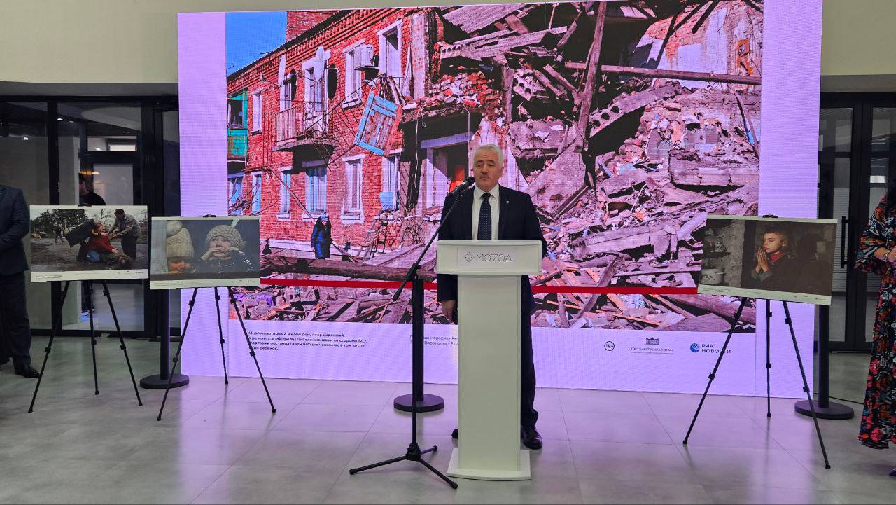 В Нальчике открылась выставка «Хроники террора украинского неонацистского режима» В Нальчике открылась выставка «Хроники террора украинского неонацистского режима»