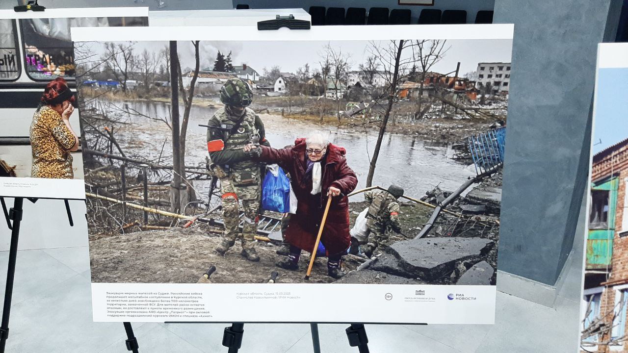 В республиканском Доме молодёжи проходит открытие фотовыставки "Хроники террора украинского неонацистского режима" В республиканском Доме молодёжи проходит открытие фотовыставки "Хроники террора украинского неонацистского режима"
