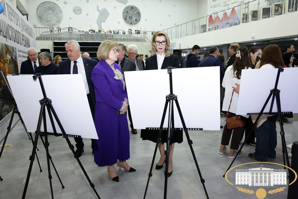 В Доме молодежи открылась фотовыставка "Хроники террора украинского неонацистского режима", организованная Парламентом КБР В Доме молодежи открылась фотовыставка "Хроники террора украинского неонацистского режима", организованная Парламентом КБР
