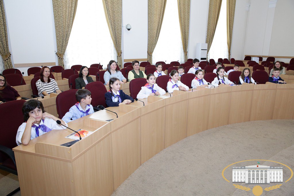 В рамках проекта "Государственный час" депутаты законодательного органа республики встретились с учащимися МКОУ "Средняя общеобразовательная школа № 6 с углублённым изучением отдельных предметов" г. Нальчика В рамках проекта "Государственный час" депутаты законодательного органа республики встретились с учащимися МКОУ "Средняя общеобразовательная школа № 6 с углублённым изучением отдельных предметов" г. Нальчика