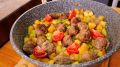 Сытное жаркое с фрикадельками: быстро и без хлопот для всей семьи