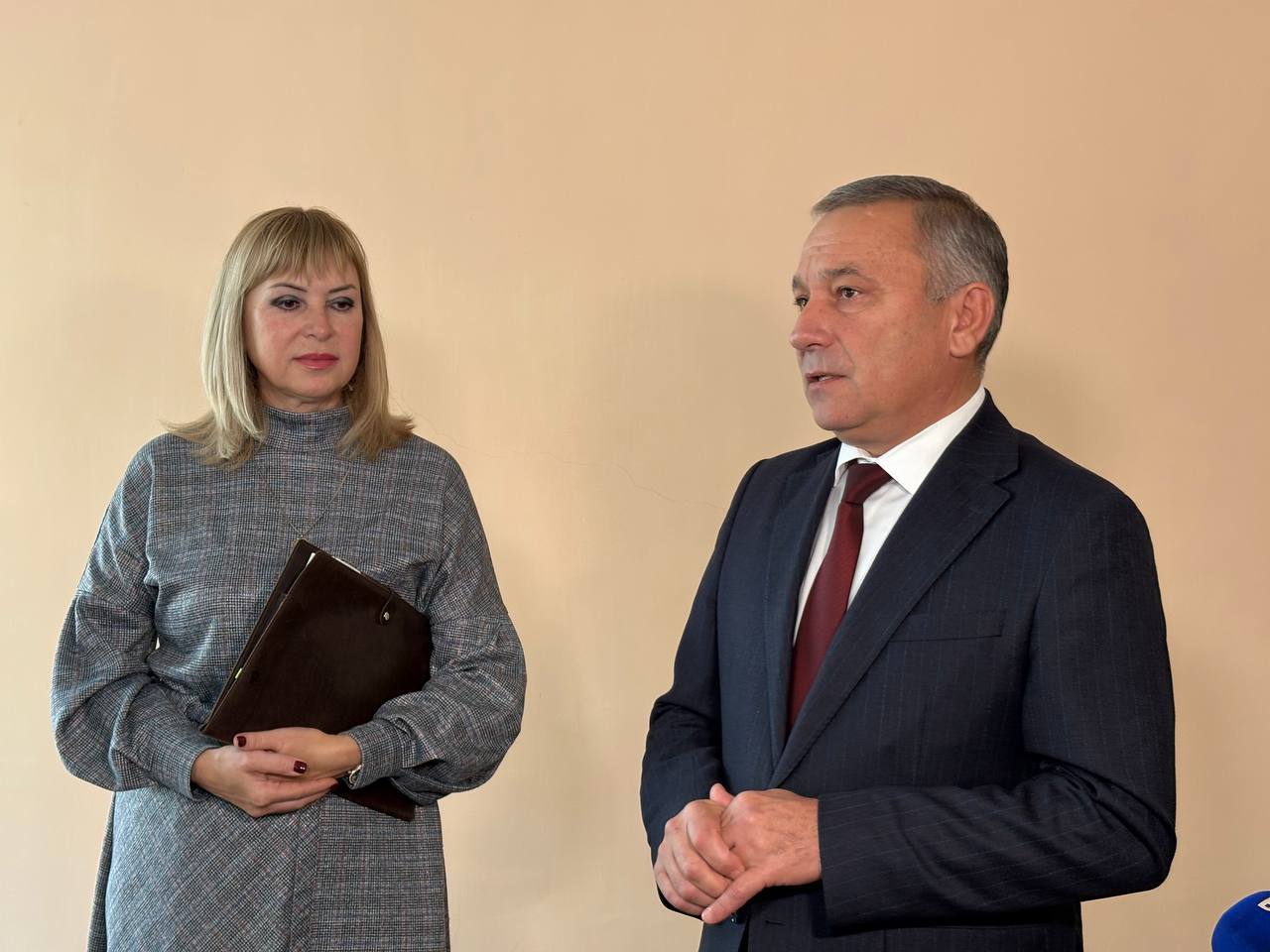 Сегодня в КБР под руководством заместителя полномочного представителя Президента РФ в СКФО Андрея Шабалина работает мобильная приемная РФ Сегодня в КБР под руководством заместителя полномочного представителя Президента РФ в СКФО Андрея Шабалина работает мобильная приемная РФ
