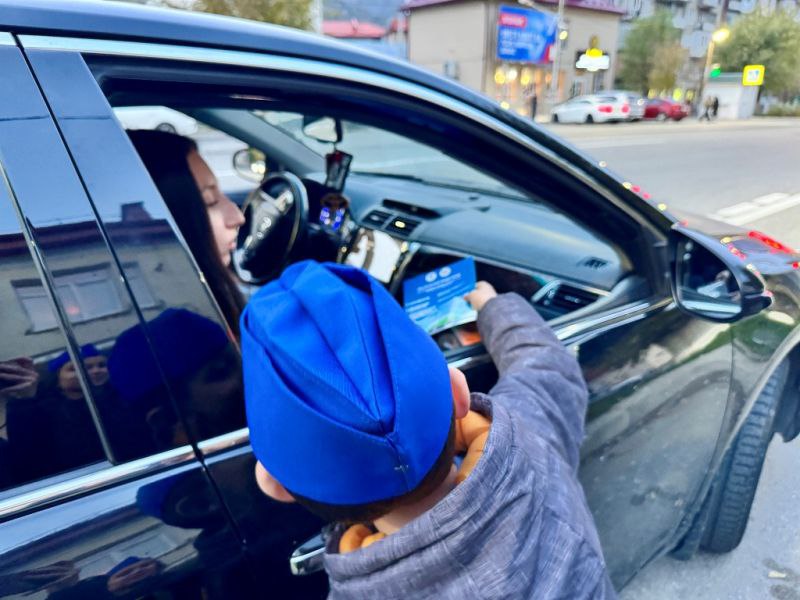Автоинспекторы и их юные помощники провели на дорогах Кабардино-Балкарии акцию «Безопасность зависит от каждого!» Автоинспекторы и их юные помощники провели на дорогах Кабардино-Балкарии акцию «Безопасность зависит от каждого!»