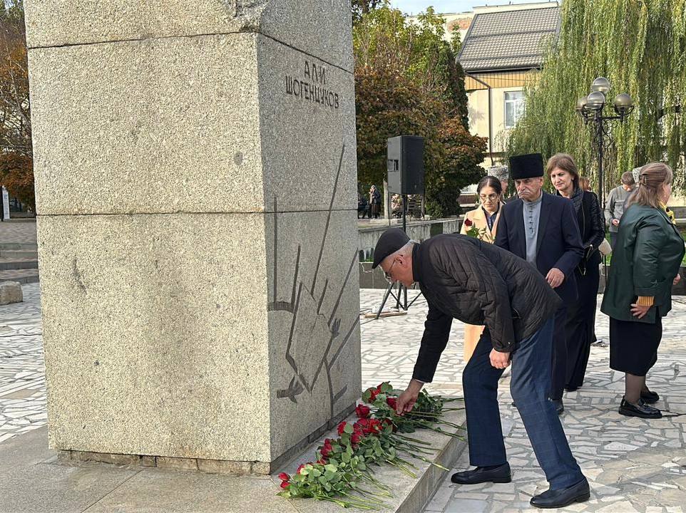 На родине Али Шогенцукова прошел памятный митинг На родине Али Шогенцукова прошел памятный митинг