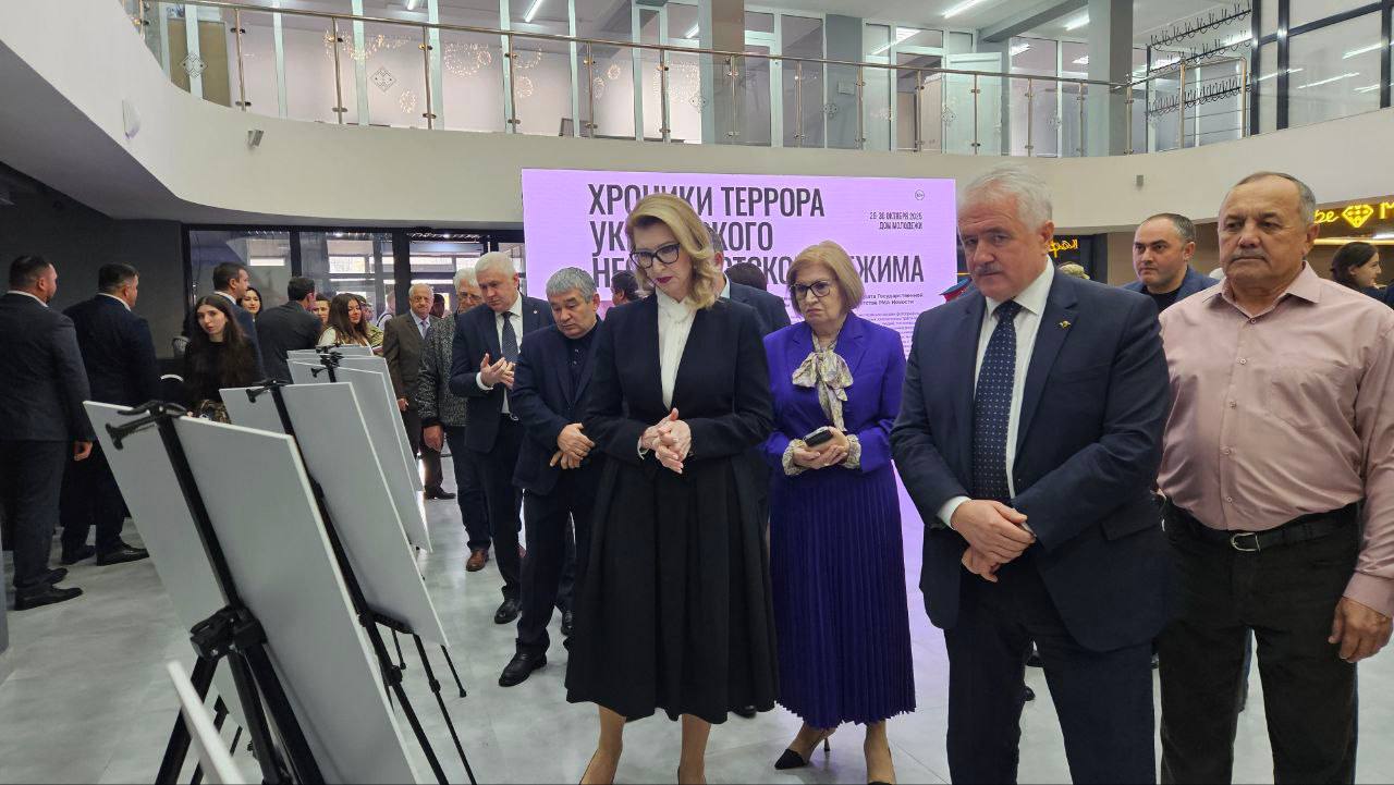 В Нальчике открылась выставка «Хроники террора украинского неонацистского режима» В Нальчике открылась выставка «Хроники террора украинского неонацистского режима»