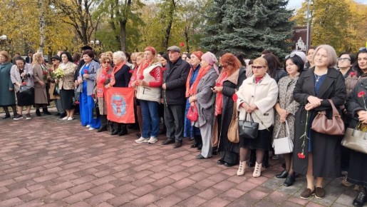 У памятника Али Шогенцукову проходит мероприятие, посвященное 125-летию со дня рождения великого поэта