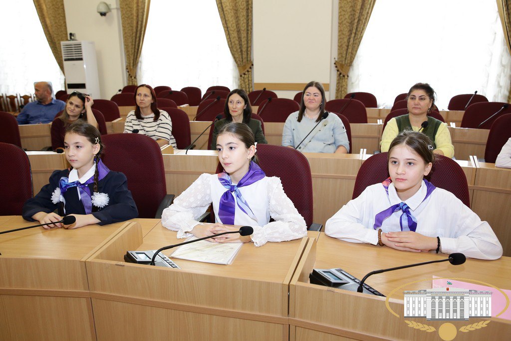 В рамках проекта "Государственный час" депутаты законодательного органа республики встретились с учащимися МКОУ "Средняя общеобразовательная школа № 6 с углублённым изучением отдельных предметов" г. Нальчика В рамках проекта "Государственный час" депутаты законодательного органа республики встретились с учащимися МКОУ "Средняя общеобразовательная школа № 6 с углублённым изучением отдельных предметов" г. Нальчика