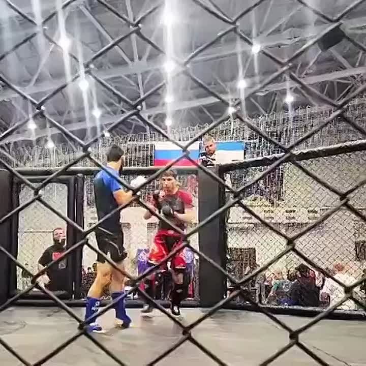 Прямо сейчас в универсальном спорткомплексе проходит десятый юбилейный всероссийский мастерский турнир по смешанным боевым единоборствам (ММА), посвящённый памяти первого президента КБР Валерия Кокова