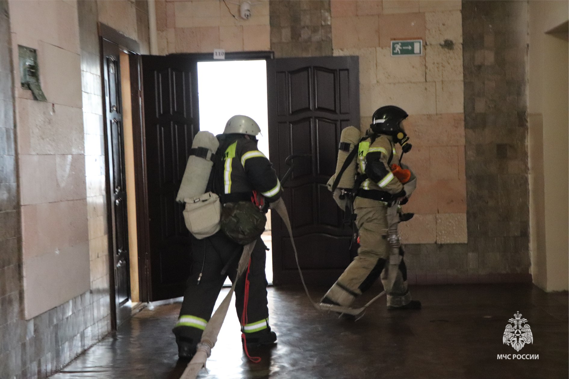 В здании школы №11 г. Нальчик отработали вводные по тушению пожара В здании школы №11 г. Нальчик отработали вводные по тушению пожара