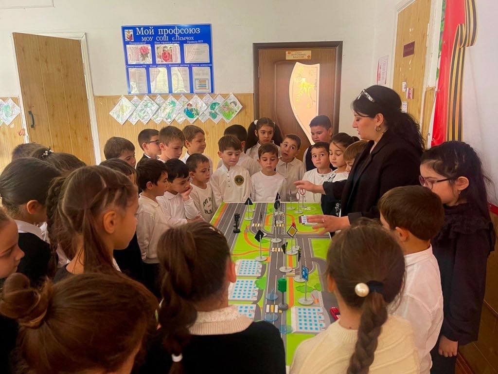 Ученики средней школы с. Псычох Баксанского района стали участниками обучающей программы «Лаборатория безопасности» Центра по профилактики детского дорожно-транспортного травматизма при Министерстве просвещения и науки... Ученики средней школы с. Псычох Баксанского района стали участниками обучающей программы «Лаборатория безопасности» Центра по профилактики детского дорожно-транспортного травматизма при Министерстве просвещения и науки...