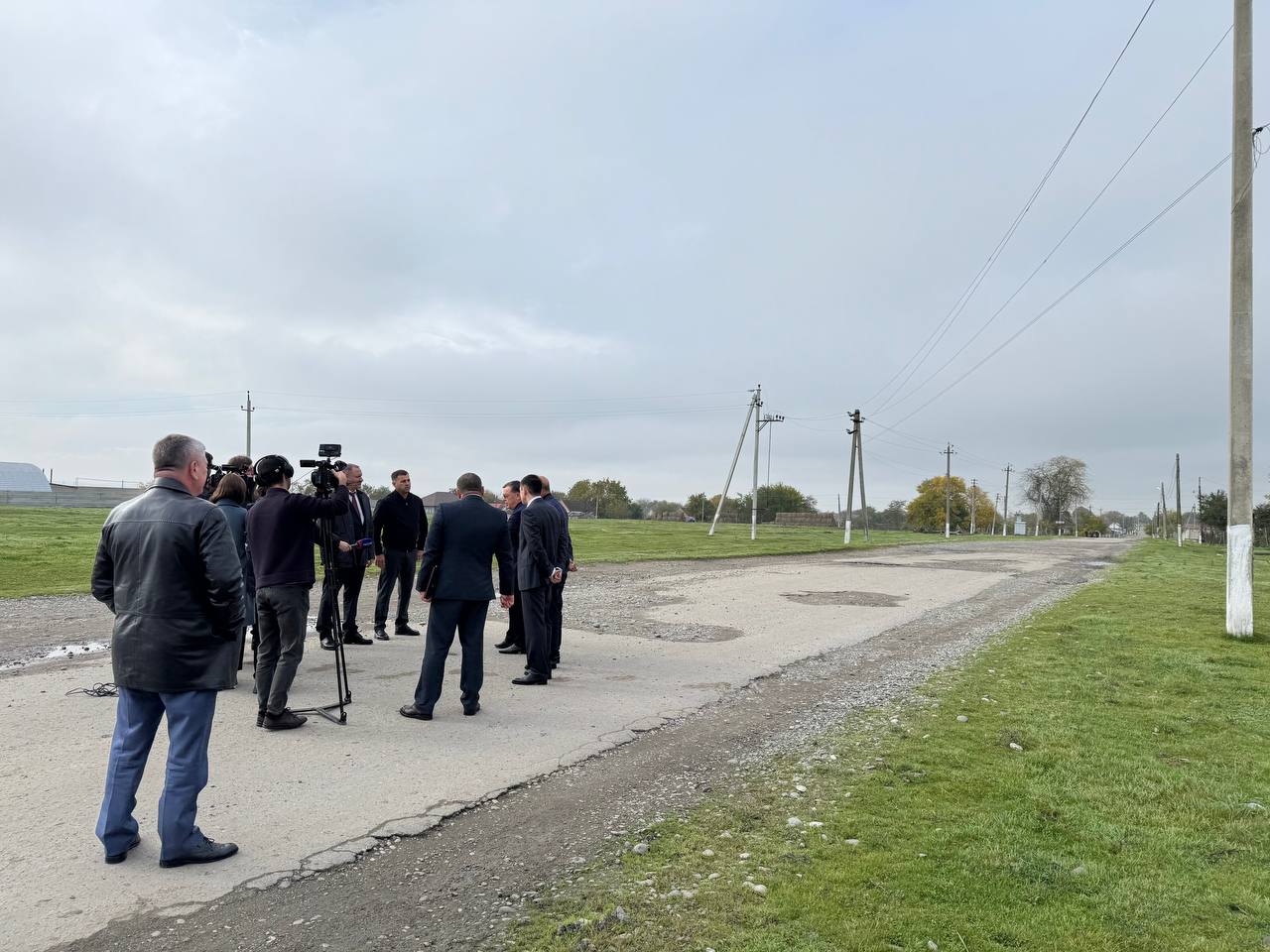 По поручению Полномочного представителя Президента РФ в СКФО состоялась встреча по вопросам ремонта дорог в селении Хамидие