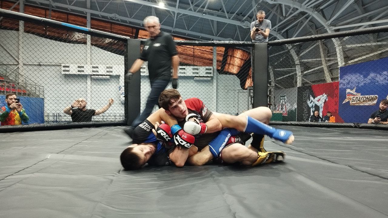 В Универсальном спорткомплексе стартовал всероссийский мастерский турнир по ММА памяти первого президента КБР Валерия Кокова В Универсальном спорткомплексе стартовал всероссийский мастерский турнир по ММА памяти первого президента КБР Валерия Кокова