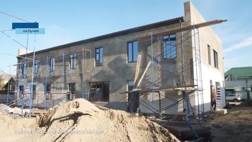 В рамках реализации нацпроекта "Продолжительная и активная жизнь" в Александровке ведется ремонт здания, переданного РДКМЦ для размещения в нем детской поликлиники