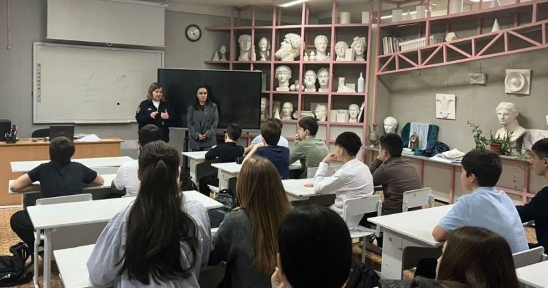 Полицейские Кабардино-Балкарии продолжают профилактические встречи с подростками Полицейские Кабардино-Балкарии продолжают профилактические встречи с подростками