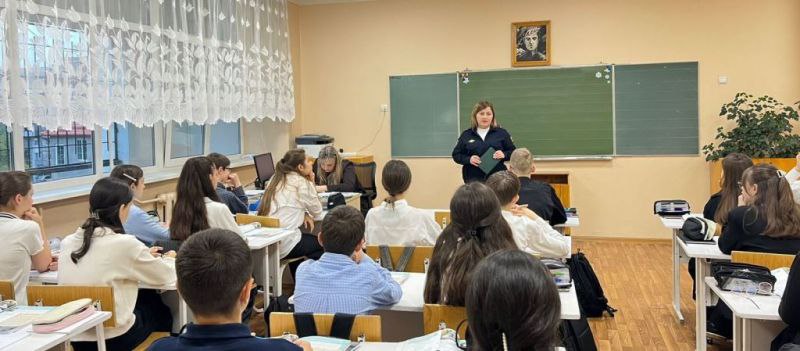 Полицейские Кабардино-Балкарии продолжают профилактические встречи с подростками Полицейские Кабардино-Балкарии продолжают профилактические встречи с подростками