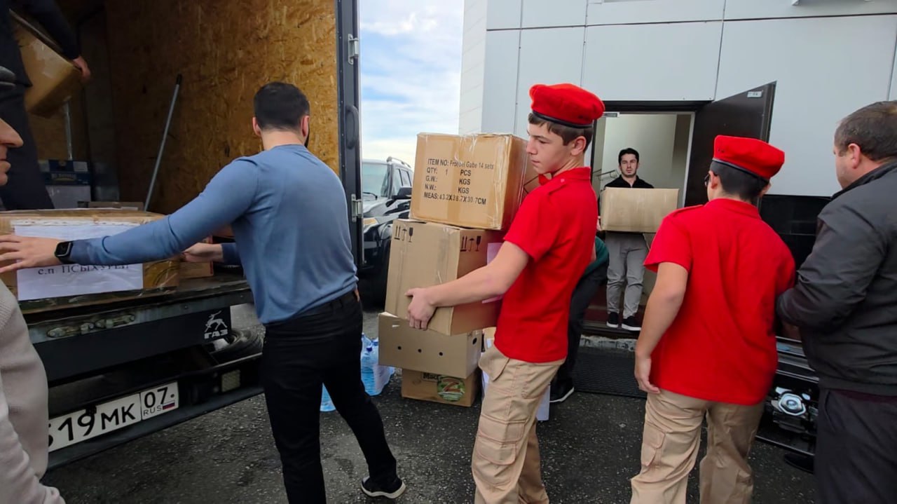 Баксанский район отправил масштабный гуманитарный груз в зону СВО Баксанский район отправил масштабный гуманитарный груз в зону СВО