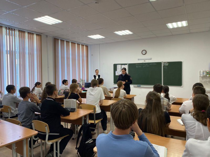 Полицейские Прохладненского района провели профилактические беседы о вреде наркотиков со школьниками