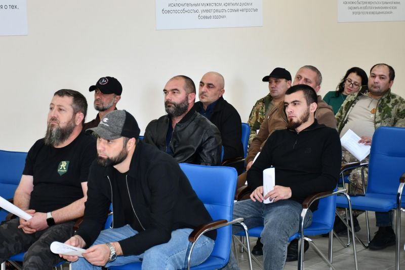 Полицейские Кабардино-Балкарии провели рабочую встречу с представителями филиала Государственного фонда «Защитники Отечества» Полицейские Кабардино-Балкарии провели рабочую встречу с представителями филиала Государственного фонда «Защитники Отечества»